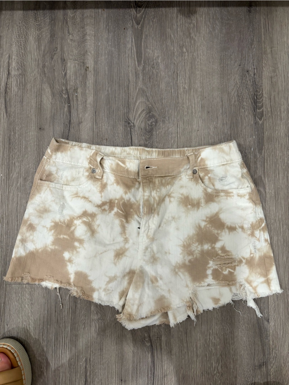 aerie Cream and tan Tie-Dye Cropped Denim short